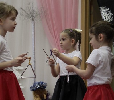 Воспитанники детского сада отыграли спектакль в школе № 2120