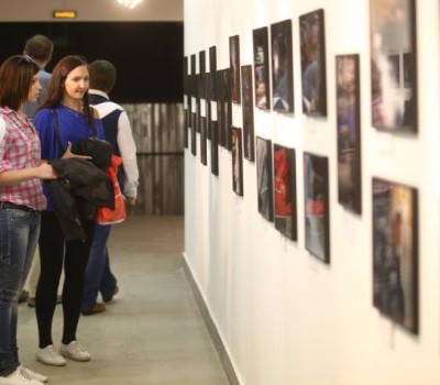 Выставка фоторабот открылась во Дворце культуры