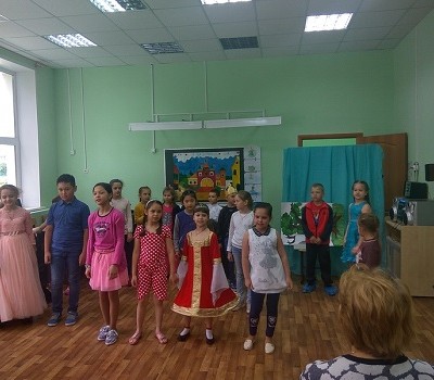 Спектакль «Царевна-лягушка» поставили в летней школе №2065
