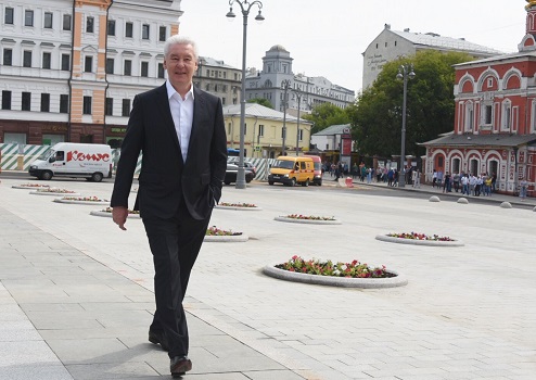 Мэр Москвы Сергей Собянин осмотрел площадку благоустройства Славянской площади