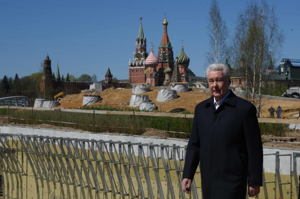 Мэр Москвы Сергей Собянин в ходе осмотра строительства парка "Зарядье"